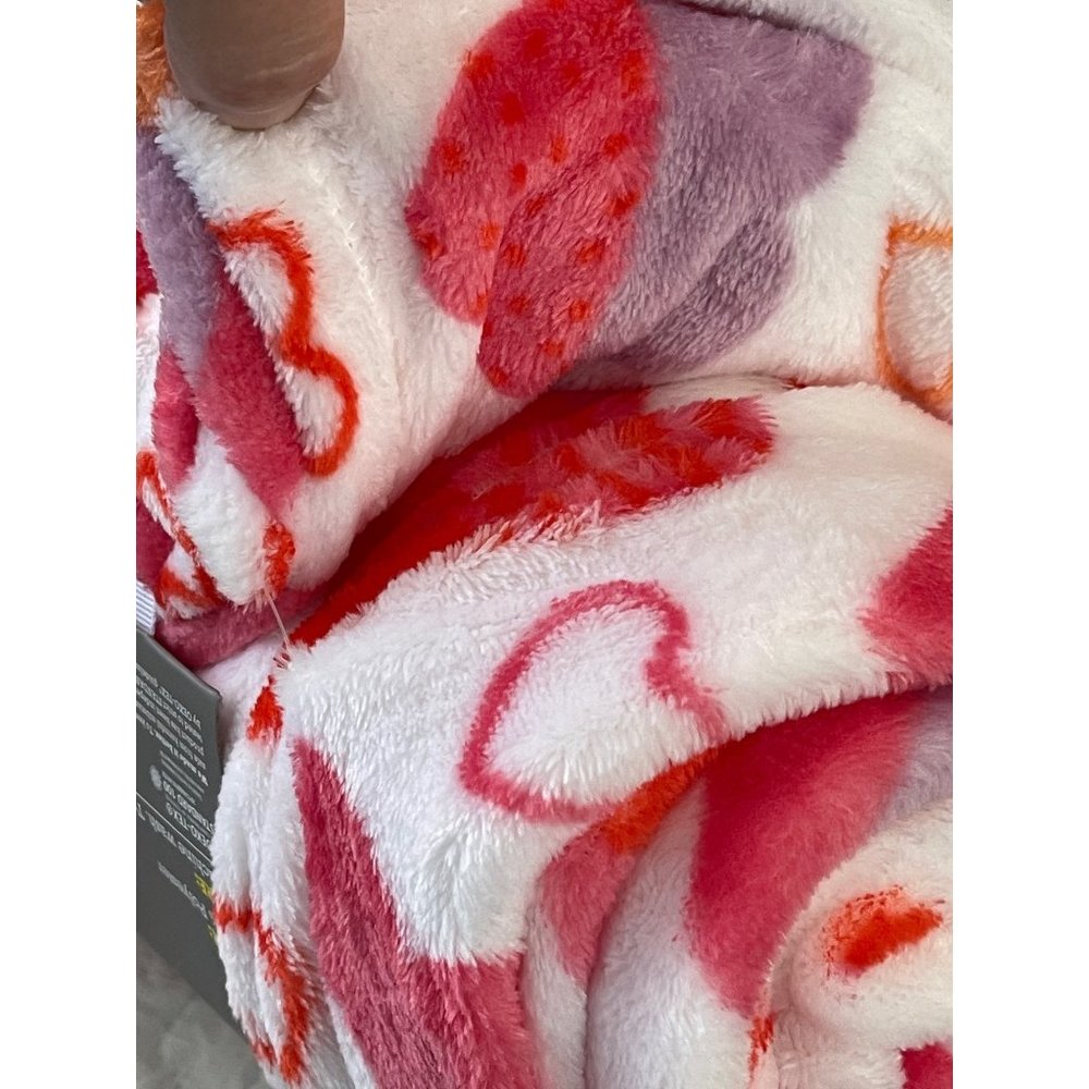 COPY - Spritz White/Red Heart Print Micro-plush Throw Blanket 1-Count - 50”x60” - Picture 3 of 8